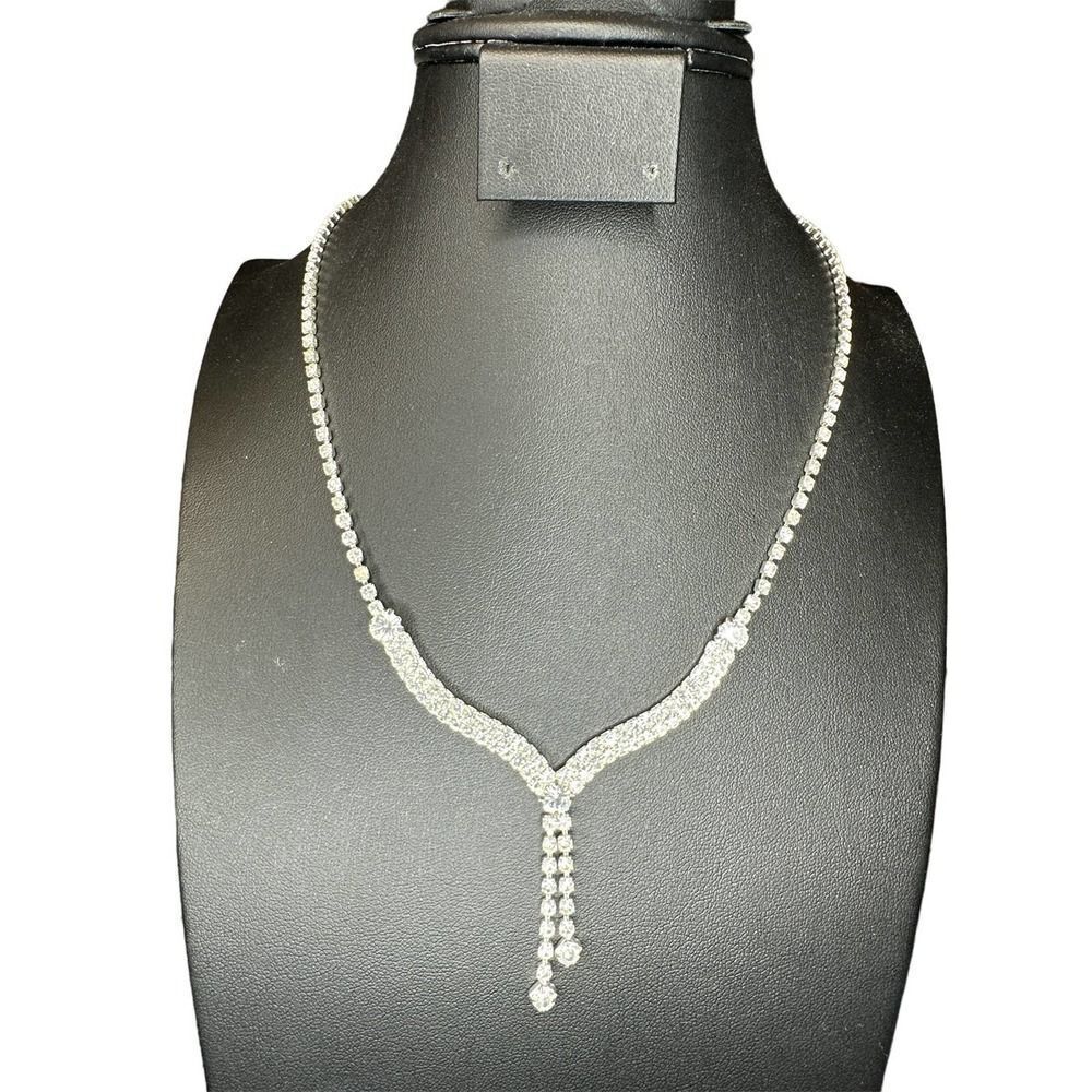 Diamante Sparkling Rhinestones Link Pendant Silvertone Necklace 16-18.5”